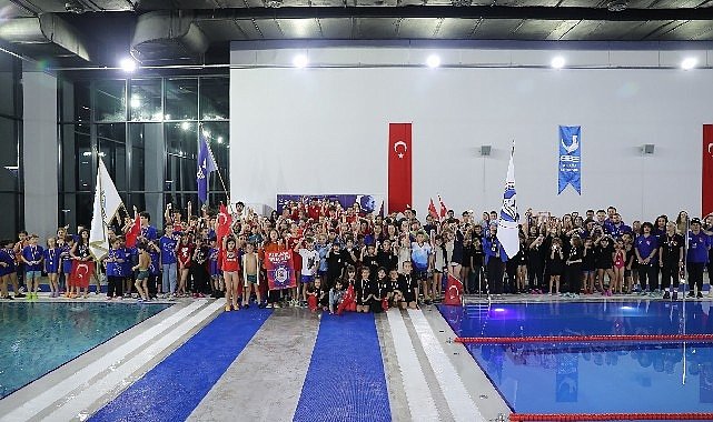 Gelecegin Milli Yuzuculeri Aliaga Da Ataturk Icin Kulac Atti 1365.jpg