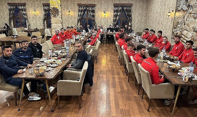 Nevsehir Belediyespor Da Futbolculara Moral Yemegi 2806.jpg