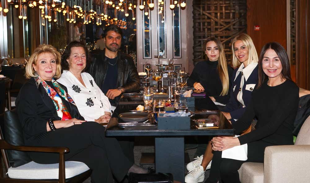 Fenz Restoran Da Yılbaşı Coşkusu Dorukta Ünlülerden Renkli Bir Akşam! (1)
