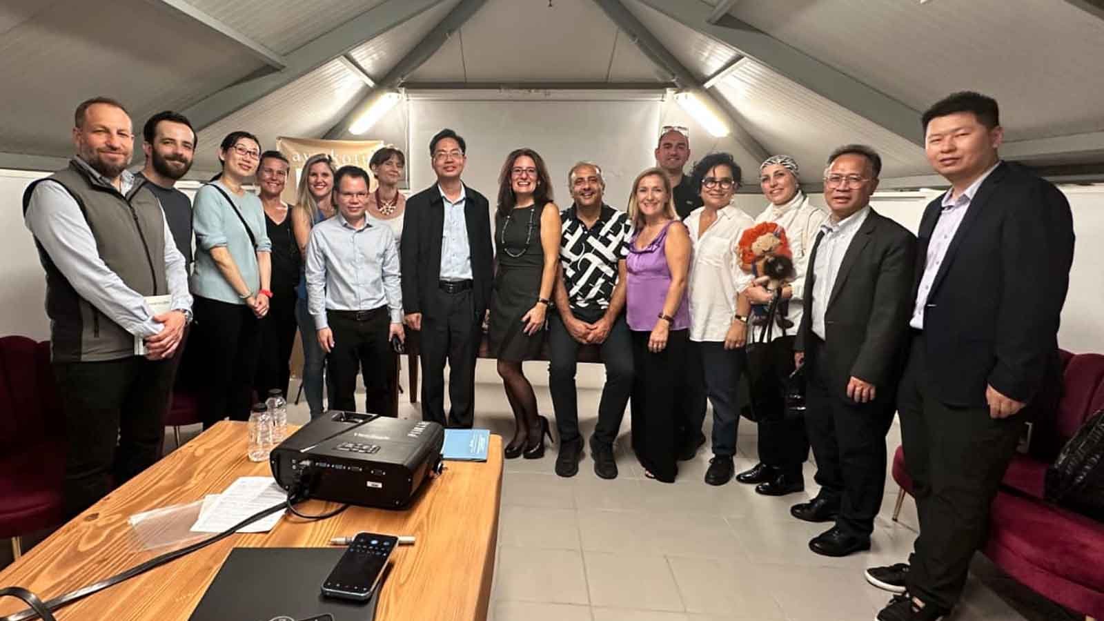 Ayrıkotu Kitap Ve Guangdong Publishing Group İş Birliğiyle İki Yeni Eser