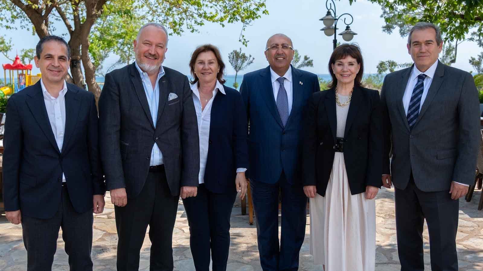 Antalya’da turizm zirvesi türkiye 2025 turizm hedeflerini açıkladı