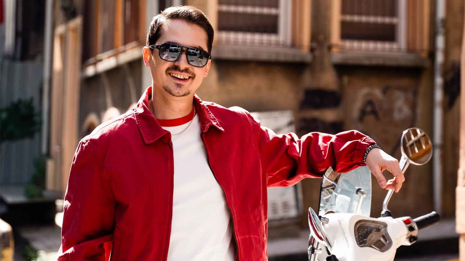 90’lar Ruhu Modern Sound’la Buluşuyor Ayberk Gezer – Bil Ki Değişmez